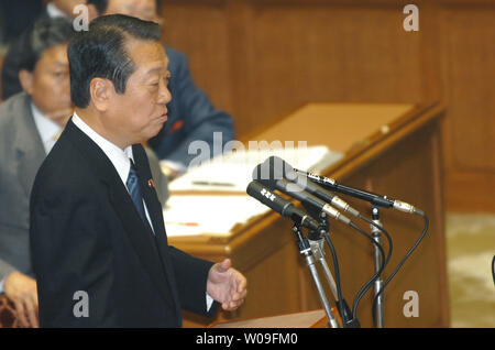 Ichiro Ozawa, presidente del principale partito d opposizione Partito democratico del Giappone, partecipa al dibattito di partito con il Giappone il Primo Ministro Yasuo Fukuda presso la casa di inferiore a Tokyo in Giappone, il 9 gennaio 2008. (UPI foto/Keizo Mori) Foto Stock