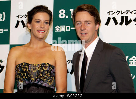 Attore Edward Norton (R) e attrice Liv Tyler assiste la premiere del film 'L'Incredibile Hulk' a Tokyo in Giappone, il 29 luglio 2008. (UPI foto/Keizo Mori) Foto Stock