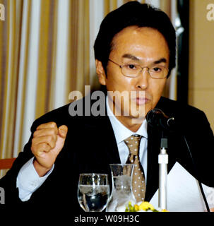 Ex Land, Infrastrutture e Trasporti Ministro Nobuteru Ishihara parla di corrispondenti stranieri nel corso di una conferenza stampa a Tokyo in Giappone, il 19 settembre 2008. (UPI foto/Keizo Mori) Foto Stock