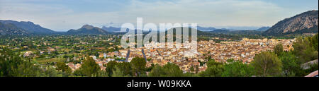 Panorama di Pollença La Badia de Pollença e Baia de Alcudia - Pollença - isola di Maiorca, SPAGNA Foto Stock