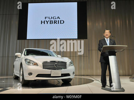 Toshiyuki Shiga, COO di Nissan Motor Co., Ltd. parla durante una conferenza stampa presso la sede di Nissan Motor Co., Ltd. a Yokohama, in Giappone il 26 ottobre 2010. UPI/keizo Mori Foto Stock