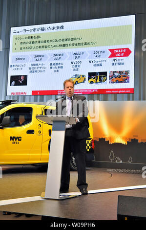 Andy Palmer, Vicepresidente esecutivo di Nissan Motor Co., Ltd., parla durante la conferenza stampa di New York's taxi "NV200' di Nissan global sede a Yokohama, nella prefettura di Kanagawa, Giappone, il 29 maggio 2012. La NV200 è stato scelto dalla New York City Taxi e Limousine Commissione come la città "Taxi per domani' UPI/Keizo Mori Foto Stock