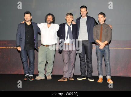 (L-R) l'attore Andy Serkis, direttore Peter Jackson, attori Martin Freeman, Richard Armitage ed Elia il legno di partecipare alla conferenza stampa per il film "The Hobbit: un inaspettato viaggio' a Tokyo in Giappone, il 1 dicembre 2012. Il film si aprirà il 14 dicembre in Giappone. UPI/Keizo Mori Foto Stock