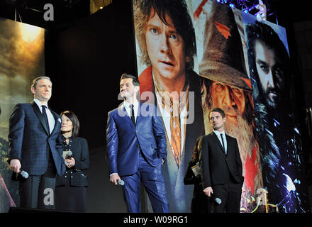 (L-R)attori Martin Freeman, Richard Armitage ed Elia legno frequentare il Giappone premiere per il film "The Hobbit: un inaspettato viaggio' a Tokyo in Giappone, il 1 dicembre 2012. Il film si aprirà il 14 dicembre in Giappone. UPI/Keizo Mori.. UPI/Keizo Mori Foto Stock