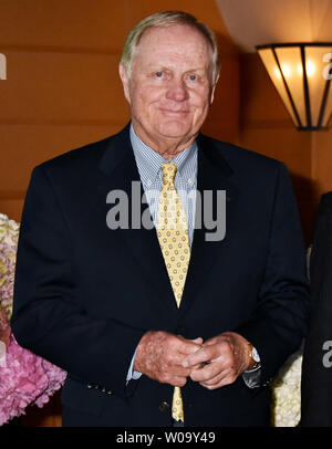 Jack Nicklaus assiste la conferenza stampa per la Tokyo classico club di lancio in Tokyo, Giappone, il 19 giugno 2015. Egli progetta per il campo da golf di Tokyo classico Club. Foto di Keizo Mori/UPI Foto Stock