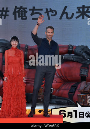 Attore Ryan Reynolds(R) e attrice Shioli Kutsuna frequentare il Giappone premiere per il film 'Deadpool 2' a Tokyo in Giappone il 29 maggio 2018. Questo film sarà aperto il 1 giugno in Giappone. Foto di Keizo Mori/UPI Foto Stock