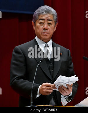 In Giappone il Ministro della Difesa di Takeshi Iwaya offre un discorso durante la cerimonia di consegna dei diplomi per il Giappone del National Defence Academy a Yokosuka, Kanagawa-prefettura, in Giappone il 17 marzo 2019. Foto di Keizo Mori/UPI Foto Stock