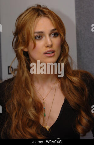 Keira Knightley partecipa a una conferenza stampa per 'Orgoglio e Pregiudizio' al Sutton Place Hotel durante il Toronto International Film Festival il 11 settembre 2005 a Toronto in Canada. (UPI foto/Christine masticare) Foto Stock