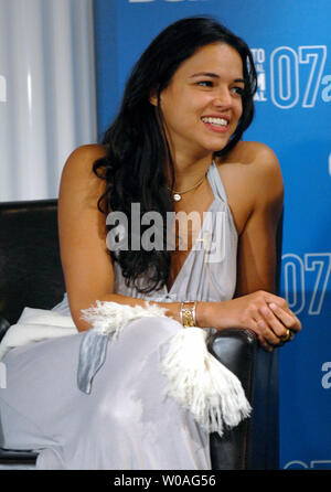 L'attrice Michelle Rodriguez assiste al Toronto International Film Festival conferenza stampa di 'Battaglia in Seattle' al Sutton Place Hotel a Toronto in Canada il 9 settembre 2007. (UPI foto/Christine masticare) Foto Stock