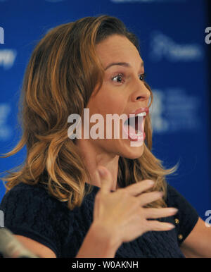 Attore Hilary Swank descrive un punto drammatico nella trama del film come ella assiste al Toronto International Film Festival conferenza stampa di 'convinzione' allo Hyatt Regency Hotel a Toronto in Canada il 13 settembre 2010. UPI/Christine masticare Foto Stock