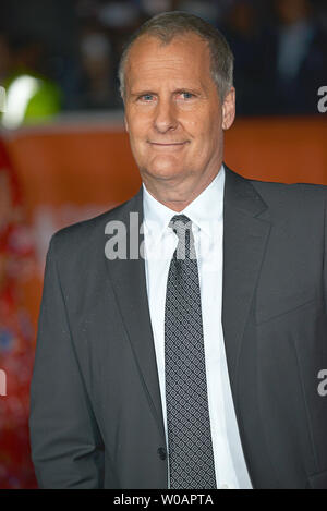 Attore Jeff Daniels assiste la prima mondiale di "Il marziano' a Roy Thomson Hall durante il Toronto International Film Festival di Toronto, in Canada, il 11 settembre 2015. Foto di Christine masticare/UPI Foto Stock