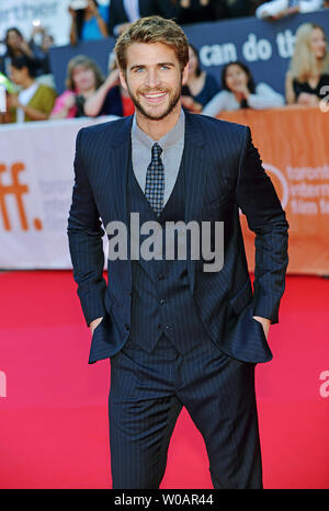 Liam Hemsworth arriva in corrispondenza della prima mondiale di "la sarta' a Roy Thomson Hall durante il Toronto International Film Festival di Toronto in Canada il 14 settembre 2015. Foto di Christine masticare/UPI Foto Stock