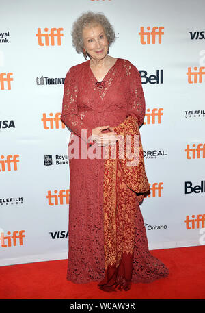 Autore Margaret Atwood assiste la premiere mondiale di Netflix 'Alias' grazia al Winter Garden Theatre durante il Toronto International Film Festival di Toronto in Canada il 14 settembre 2017. Foto di Christine masticare/UPI Foto Stock