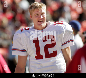 Phoenix Cardinals' QB Josh McCown orologi la difesa contro la San Francisco 49ers a Monster Park a San Francisco il 10 ottobre 2004. (UPI foto/Terry Schmitt) Foto Stock