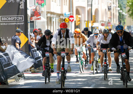 Pro ciclista britannico David Millar prendendo parte nel 2019 edizione spagnola del Brompton World Championship tenutosi a Sea Otter Bike Festival in Girona, Spagna Foto Stock