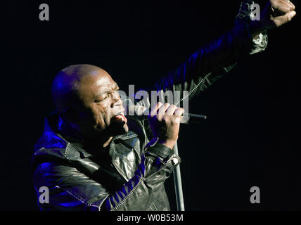 Guarnizione esplica in concerto a una folla entusiasta al Queen Elizabeth Theatre in Vancouver, Columbia britannica il 2 novembre 2006. (UPI foto/Heinz Ruckemann) Foto Stock