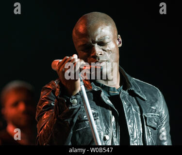 Guarnizione esplica in concerto a una folla entusiasta al Queen Elizabeth Theatre in Vancouver, Columbia britannica il 2 novembre 2006. (UPI foto/Heinz Ruckemann) Foto Stock