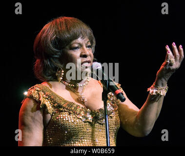 Martha Reeves esegue in concerto con il Vandellas al Boulevard Casino vicino a Vancouver, British Columbia il 19 maggio 2007. (UPI foto/Heinz Ruckemann) Foto Stock