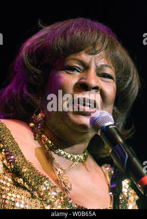 Martha Reeves esegue in concerto con il Vandellas al Boulevard Casino vicino a Vancouver, British Columbia il 19 maggio 2007. (UPI foto/Heinz Ruckemann) Foto Stock