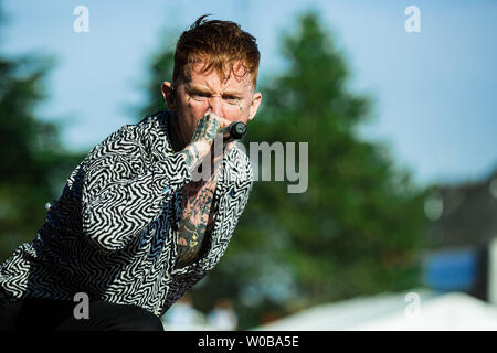 Horsens, Danimarca - Giugno 25th, 2019. L'inglese punk band Frank Carter e i rattlesnakes eseguire un concerto dal vivo a Faengslet in Horsens. Qui la cantante Frank Carter è visto dal vivo sul palco. (Photo credit: Gonzales foto - Pietro Troest). Foto Stock