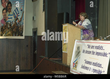 Dott.ssa Aleida Guevara, pediatra, autore e la figlia maggiore di Ernesto Che Guevara e della sua seconda moglie Aleida marzo risolve il pubblico frequentando un seminario sulle dinamiche del settore sanitario, dell'istruzione e cultura a Cuba la nuova economia al quinto annuale internazionale che Guevera conferenza presso la sala russo in Downtown Eastside di Vancouver, British Columbia (BC), 3 novembre 2012. La conferenza continua a Vancouver domani e termina il lunedì in Kamloops, BC. UPI/Heinz Ruckemann Foto Stock