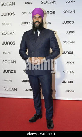 Jagmeet Singh il nuovo leader della Federal nuovo Partito Democratico arriva sul tappeto rosso al 2018 JUNO Cena di Gala & Awards in Vancouver, British Columbia, 24 marzo 2018. Foto di Heinz Ruckemann/UPI Foto Stock