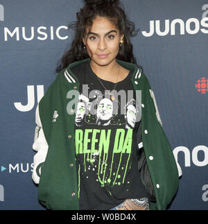 Jessie Reyez arriva sul tappeto rosso al 2018 Broadcast di Juno Awards in Vancouver, British Columbia, 25 marzo 2018. Foto di Heinz Ruckemann/UPI Foto Stock