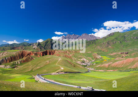 Il paesaggio naturale di montagna Zhuoer Nel Qinghai Foto Stock