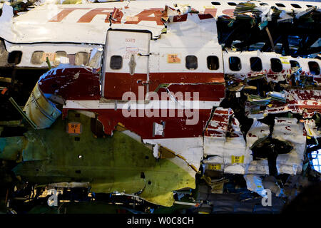 Recuperato il relitto del volo TWA 800 sorge ricomposti presso il National Transportation Safety Board Training Academy dove è utilizzato per la formazione di nuovi ricercatori in Ashburn (Virginia il 16 luglio 2008. Il Boeing 747 si è schiantato in Atlantico dopo il passaggio su Long Island Sound e Long Island, New York nel 1996, dopo una miscela infiammabile di combustibile e l'aria ossigenata ha causato una esplosione catastrofica. Il Dipartimento dei Trasporti ha annunciato che quasi tutti gli Stati Uniti aeroplani di linea commerciali saranno necessari per installare un nuovo separatore aria per prevenire l'ossigeno dalla immissione di un aeromobile' serbatoio del carburante Foto Stock