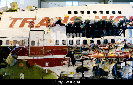 Recuperato il relitto del volo TWA 800 sorge ricomposti presso il National Transportation Safety Board Training Academy dove è utilizzato per la formazione di nuovi ricercatori in Ashburn (Virginia il 16 luglio 2008. Il Boeing 747 si è schiantato in Atlantico dopo il passaggio su Long Island Sound e Long Island, New York nel 1996, dopo una miscela infiammabile di combustibile e l'aria ossigenata ha causato una esplosione catastrofica. Il Dipartimento dei Trasporti ha annunciato che quasi tutti gli Stati Uniti aeroplani di linea commerciali saranno necessari per installare un nuovo separatore aria per prevenire l'ossigeno dalla immissione di un aeromobile' serbatoio del carburante Foto Stock