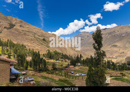 Vista dal Mirador de Inti Huatana di Pisac, Valle Sacra, Perù, Sud America Foto Stock