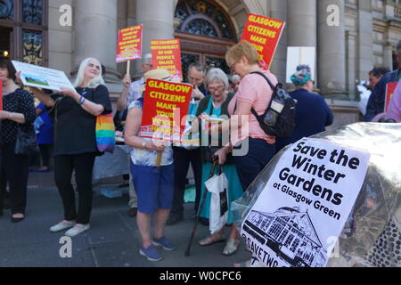 Glasgow, Regno Unito. Il 27 giugno, 2019. Una manifestazione pubblica presso la City Chambers per il salvataggio di Glasgow giardini invernali, Scozia. Credito: Pawel Pietraszewski/Alamy Live News Foto Stock