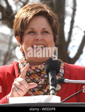 Rappresentanti dello Stato Diane Winston (D-MO) parla ad una fondazione nazionale per le donne i legislatori rally su una chiamata all azione per promuovere la comunicazione prima di crisi, a Washington il 8 marzo 2006. (UPI foto/Kevin Dietsch) Foto Stock