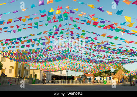 Decorazioni per le feste di giugno (aka festas de Sao Joao) nel centro storico di Oeiras, Piauí - Brasile Foto Stock