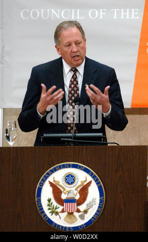 Assistente del Segretario di Stato per l Emisfero Occidentale Thomas Shannon parla presso il Consiglio delle Americhe a Washington il 3 maggio 2006. Shannon ha parlato sulla crescita emisferica di ordine del giorno in un mondo in continua evoluzione. (UPI foto/Kevin Dietsch) Foto Stock