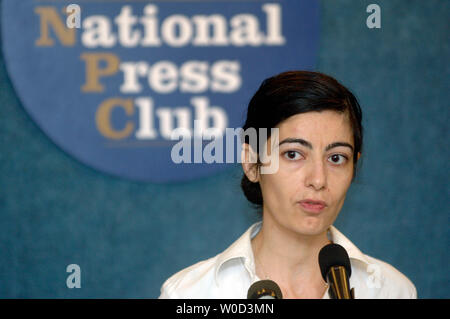 Presidente del Gruppo America coalizione libero Anne Korin parla sulla dipendenza giorno, che è il giorno di ogni anno quando gli Stati Uniti effettivamente diviene completamente dipendente dal petrolio straniero per il resto dell'anno, a Washington il 31 maggio 2006. Navak ha parlato su Americas crescenti esigenze di petrolio e chiamato per soluzioni per la nostra dipendenza dal petrolio estero. (UPI foto/Kevin DIetsch) Foto Stock