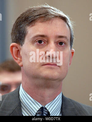 Edward Felten, professore presso il Dipartimento di Scienze Informatiche presso la Princeton University partecipa in una casa del comitato di amministrazione audizione sulla affidabilità dei sistemi di voto il 28 settembre 2006, sul colle del Campidoglio di Washington. (UPI foto/Roger L. Wollenberg) Foto Stock