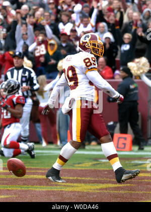 Washington Redskins running back Ladell Betts celebra il suo 8-cantiere touchdown correre contro i falchi di Atlanta, durante il primo trimestre in Fed Ex campo in Largo, Maryland il 3 dicembre 2006. (UPI foto/Kevin Dietsch) Foto Stock