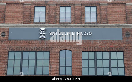 La radio XM logo è visto il loro quartier generale a Washington il 20 febbraio 2007. XM Holdings Inc. ha annunciato lunedì che hanno in programma sulla fusione con Sirius Satellite Radio Inc. dopo aver offerto Sirius XM $4,6 miliardi in magazzino. (UPI foto/Kevin Dietsch) Foto Stock