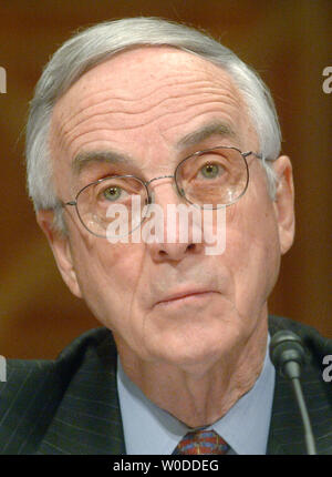 Il vice Segretario alla difesa Gordon England testimonia un bilancio del Senato audizione del Comitato il Presidente del FY2008 bilancio della difesa richiesta, a Washington il 1 marzo 2007. (UPI foto/Kevin Dietsch) Foto Stock