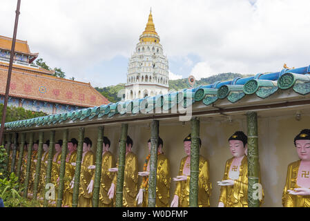 Statue di Buddha nel tempio di Kek Lok Si, Penang, Malaysia Foto Stock