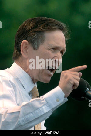 Il candidato presidenziale sost. Dennis Kucinich (D-OH) parla dell'Associazione Internazionale dei macchinisti e dei lavoratori aerospaziali' (IAMAW) Trasporto giorno di azione rally, a Washington il 17 maggio 2007. Il rally che presenti i leader del Congresso e candidati presidenziali, chiamato attenzione alle amministrazioni Bush deboli politiche di trasporto. (UPI foto/Kevin Dietsch) Foto Stock