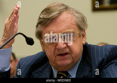 L'ex Segretario di Stato Lawrence Eagleburger testimonia davanti alla casa Commissione Affari Esteri americano-circa le relazioni diplomatiche su Capitol Hill a Washington il 14 giugno 2007. (UPI foto/David Brody) Foto Stock