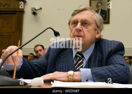 L'ex Segretario di Stato Lawrence Eagleburger testimonia davanti alla casa Commissione Affari Esteri americano-circa le relazioni diplomatiche su Capitol Hill a Washington il 14 giugno 2007. (UPI foto/David Brody) Foto Stock