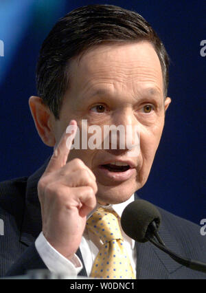 Candidato presidenziale democratico sost. Dennis Kucinich (D-OH) parla alla Federazione Americana di stato, County e dipendenti comunali (AFSCME) 2007 leadership nazionale conferenza a Washington il 19 giugno 2007. Oltre 2000 Soci di AFSCME riuniti a Washington per la conferenza annuale e per ascoltare cinque candidati presidenziali. (UPI foto/Kevin Dietsch) Foto Stock