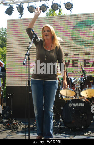 Il cantante Trisha Yearwood esegue presso il Museo Nazionale degli indiani americani come parte di Live Earth, una 24-ora, 7 continente una serie di concerti per aumentare la consapevolezza circa il cambiamento climatico globale, a Washington in data 7 luglio 2007. (UPI foto/Alexis C. Glenn) Foto Stock