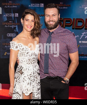 Los Angeles, CA - Giugno 26, 2019: Cobie Smulders e Taran" Killam assistere alla premiere di Sony Pictures "ragno-uomo lontano da casa" tenutosi a TCL T cinese Foto Stock