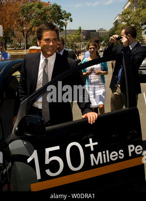 Attore Rob Lowe descrive i vantaggi dei plug-in veicoli ibridi a una manifestazione sul Campidoglio di Washington il 12 luglio 2007. (UPI foto/David Brody) Foto Stock