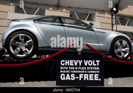 General Motors ha presentato la sua nuova ibrida plug-in concept car, la Chevrolet Volt, a Washington il 20 luglio 2007. Il Volt è in grado di pilotare fino a 40 miglia senza utilizzo di benzina e si aspetta di ottenere 50-150 miglia per gallone successivamente. (UPI foto/David Brody) Foto Stock