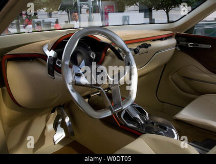 General Motors ha presentato la sua nuova ibrida plug-in concept car, la Chevrolet Volt, a Washington il 20 luglio 2007. Il Volt è in grado di pilotare fino a 40 miglia senza utilizzo di benzina e si aspetta di ottenere 50-150 miglia per gallone successivamente. (UPI foto/David Brody) Foto Stock